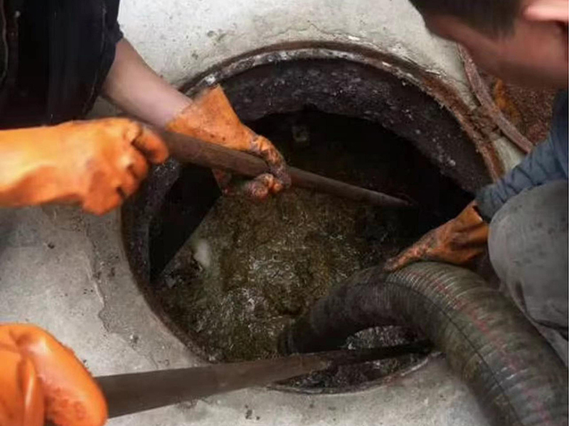 丹东清理化粪池时如何避免沼气的危害？